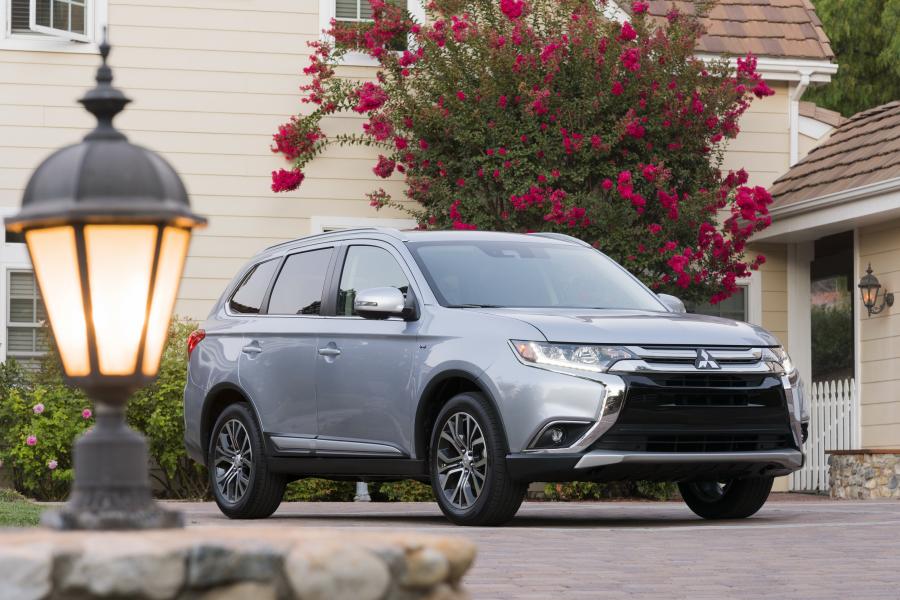  Mitsubishi Outlander GT 2016 года  (фото 5 из 56)
